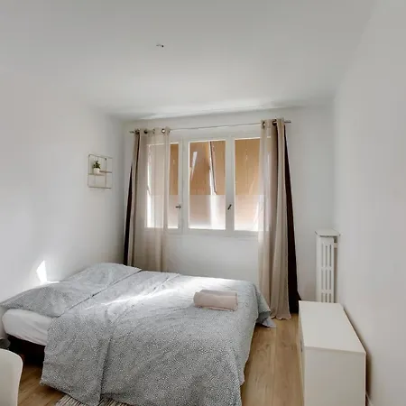 Chic Apart With Balcony Apartment *